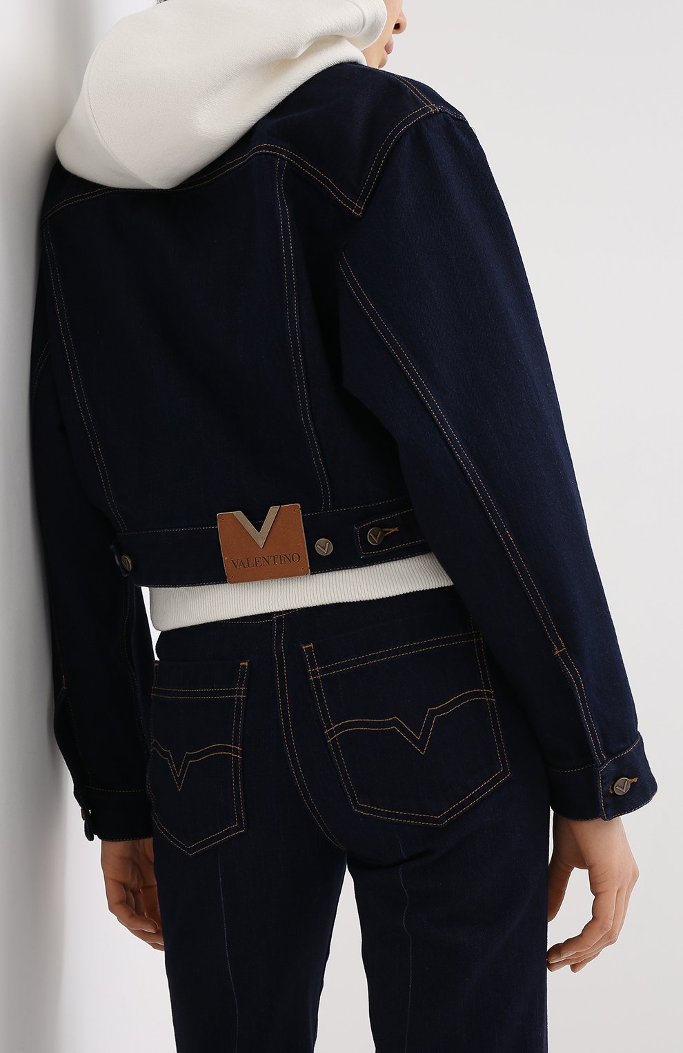 Джинсовая куртка VALENTINO темно-синего цвета по цене 95500 руб., арт. UB3DC01U5K8, фото 4 Джинсовая куртка VALENTINO, арт. UB3DC01U5K8, фото 4