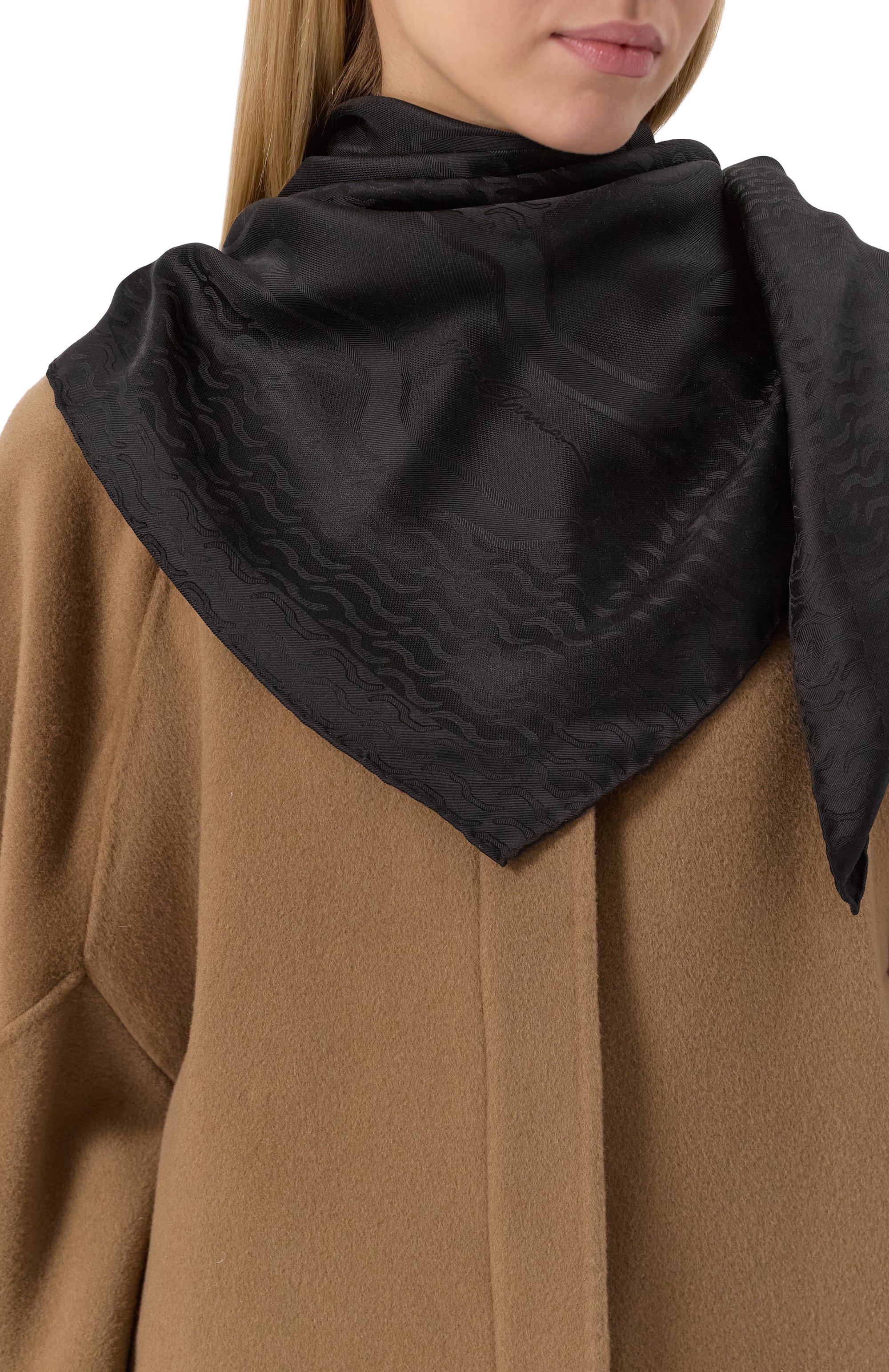 Шелковый платок GIORGIO ARMANI черного цвета по цене 86200 руб., арт. GW000832/AF14822, фото 2 Шелковый платок GIORGIO ARMANI, арт. GW000832/AF14822, фото 2