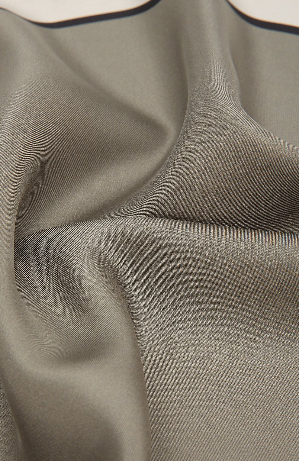 Шелковый платок TOM FORD серого цвета по цене 18150 руб., арт. 5TF90/TF312, фото 2 Шелковый платок TOM FORD, арт. 5TF90/TF312, фото 2