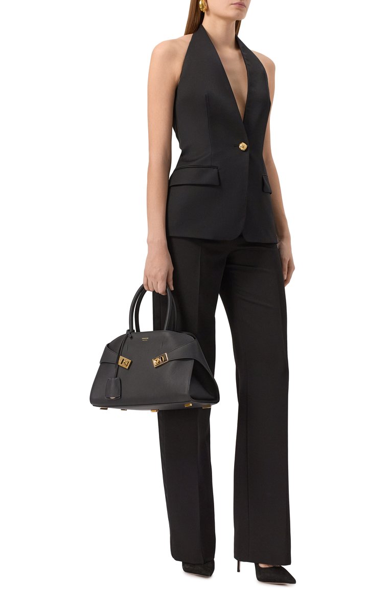 Женская сумка hug small FERRAGAMO черного цвета, арт. 215608/766761 | Фото 7 (Материал: Натуральная кожа; Ремень/цепочка: На ремешке; Размер: small)