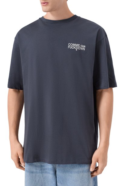Хлопковая футболка COMME DES FUCKDOWN темно-серого цвета по цене 5525 руб., арт. CFABM01727, фото 3 Хлопковая футболка COMME DES FUCKDOWN, арт. CFABM01727, фото 3