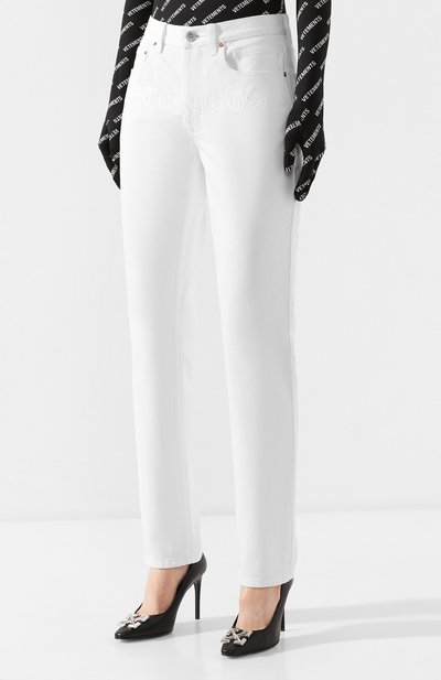 Джинсы VETEMENTS белого цвета по цене 86900 руб., арт. SS20PA327 2800/W/WHITE, фото 3 Джинсы VETEMENTS, арт. SS20PA327 2800/W/WHITE, фото 3