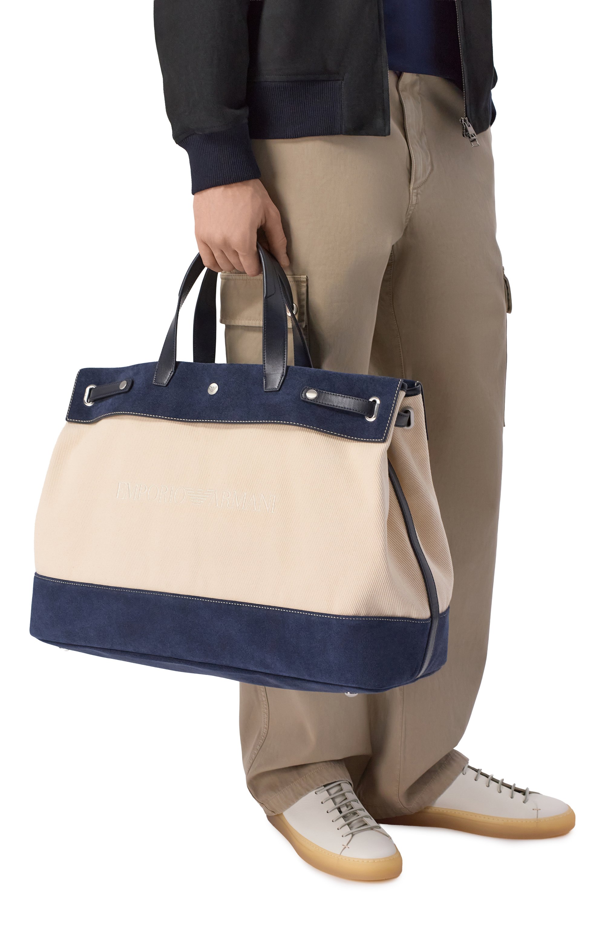 Сумка-шоппер EMPORIO ARMANI кремового цвета по цене 85850 руб., арт. EM005880/AF25631, фото 2 Сумка-шоппер EMPORIO ARMANI, арт. EM005880/AF25631, фото 2