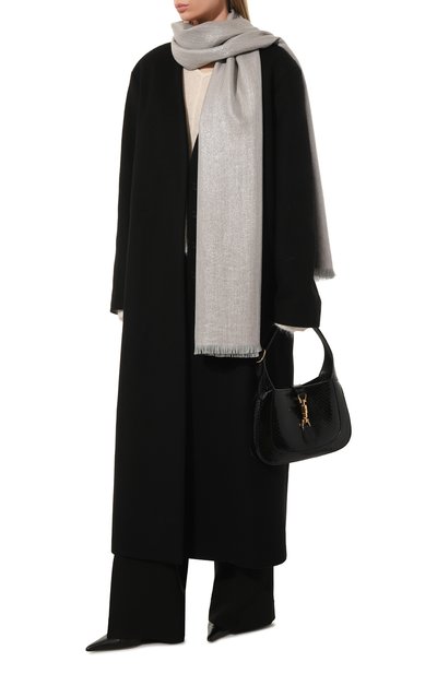 Палантин из шерсти и вискозы BRUNELLO CUCINELLI серого цвета по цене 72750 руб., арт. MSCDVSW08, фото 2 Палантин из шерсти и вискозы BRUNELLO CUCINELLI, арт. MSCDVSW08, фото 2