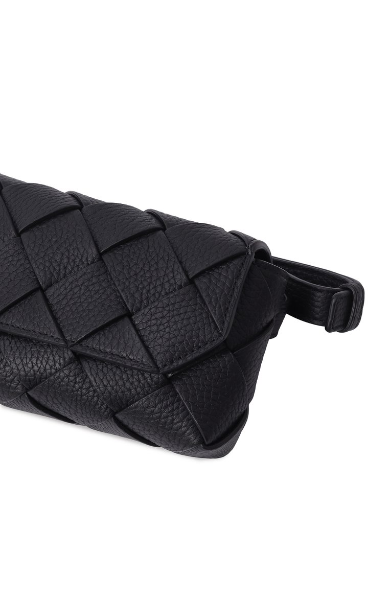 Мужская поясная сумка diago BOTTEGA VENETA черного цвета, арт. 805773 V4FV1 | Фото 3 (Ремень/цепочка: На ремешке; Материал: Натуральная кожа; Размер: mini; Случай: Повседневный; Стили: Классический)