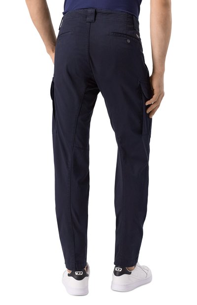 Хлопковые брюки-карго C.P. COMPANY темно-синего цвета по цене 25350 руб., арт. 18CMPA117A005694G, фото 4 Хлопковые брюки-карго C.P. COMPANY, арт. 18CMPA117A005694G, фото 4