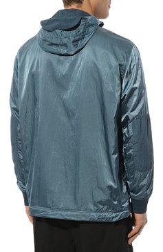 Мужская анорак STONE ISLAND бирюзового цвета, арт. 751560921 | Фото 4 (Материал внешний: Синтетический материал; Длина (верхняя одежда): Короткие; Кросс-КТ: Куртка, Ветровки, Легкие; Стили: Кэжуэл; Рукава: Длинные)