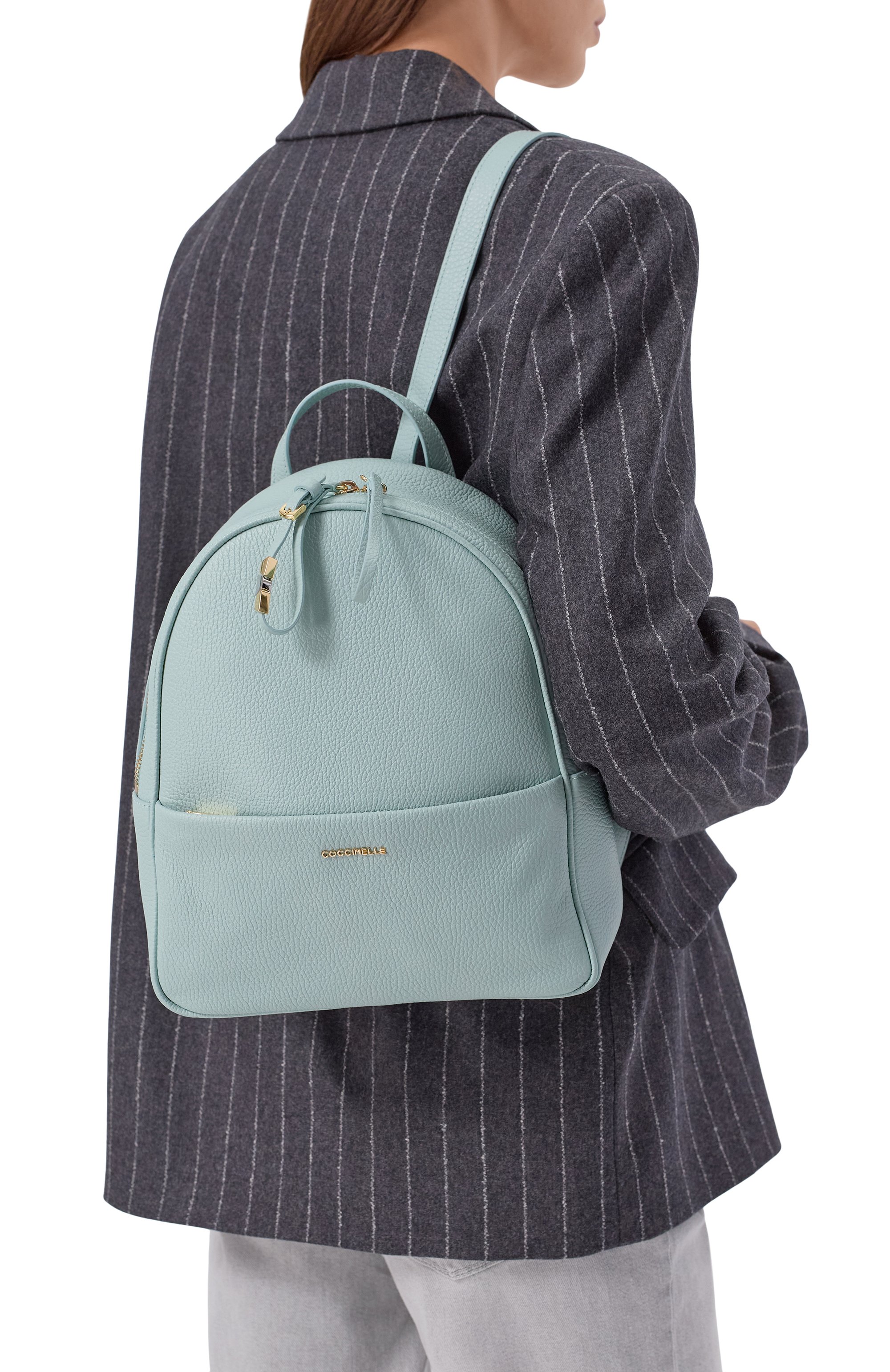 Рюкзак nory COCCINELLE бирюзового цвета по цене 36225 руб., арт. E1 U45 14 02 01, фото 2 Рюкзак nory COCCINELLE, арт. E1 U45 14 02 01, фото 2