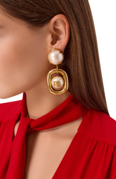 Серьги DOLCE & GABBANA белого цвета по цене 183000 руб., арт. WER2E2/W1111, фото 2 Серьги DOLCE & GABBANA, арт. WER2E2/W1111, фото 2