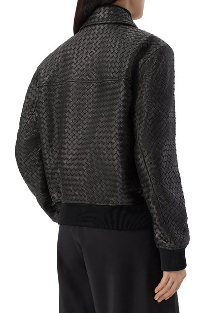 Кожаный бомбер BOTTEGA VENETA черного цвета по цене 1540000 руб., арт. 875155/V6AR0, фото 4 Кожаный бомбер BOTTEGA VENETA, арт. 875155/V6AR0, фото 4
