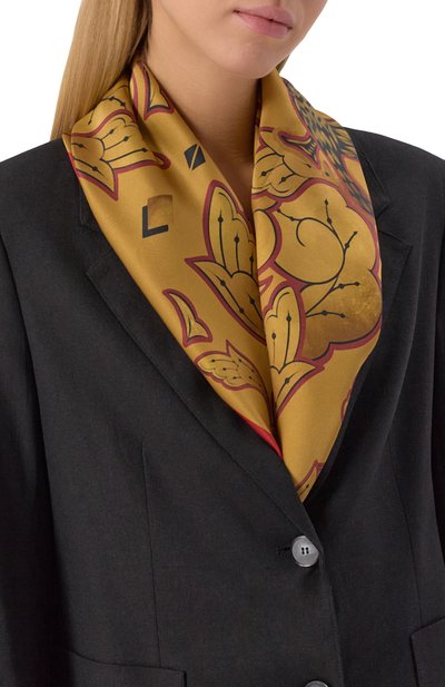 Шелковый платок ХОХЛОМА Х АЛЕНА АХМАДУЛЛИНА золотого цвета по цене 29000 руб., арт. WTA111N, фото 2 Шелковый платок ХОХЛОМА Х АЛЕНА АХМАДУЛЛИНА, арт. WTA111N, фото 2