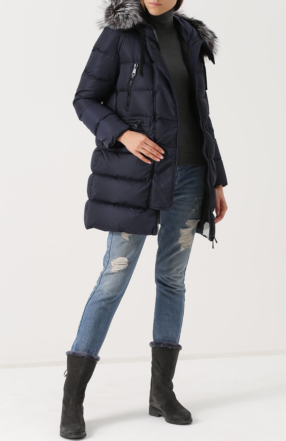 Приталенный стеганый пуховик с меховой отделкой капюшона MONCLER, арт. C2-093-49885-25-54155, фото 2