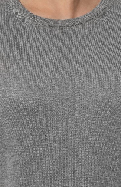 Шелковый джемпер ANDREA CAMPAGNA светло-серого цвета по цене 43900 руб., арт. 43112/23503, фото 5 Шелковый джемпер ANDREA CAMPAGNA, арт. 43112/23503, фото 5