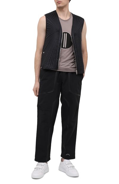 Пуховый жилет moncler + rick owens MONCLER черного цвета по цене 88900 руб., арт. MU20F0011/C0596, фото 2 Пуховый жилет moncler + rick owens MONCLER, арт. MU20F0011/C0596, фото 2