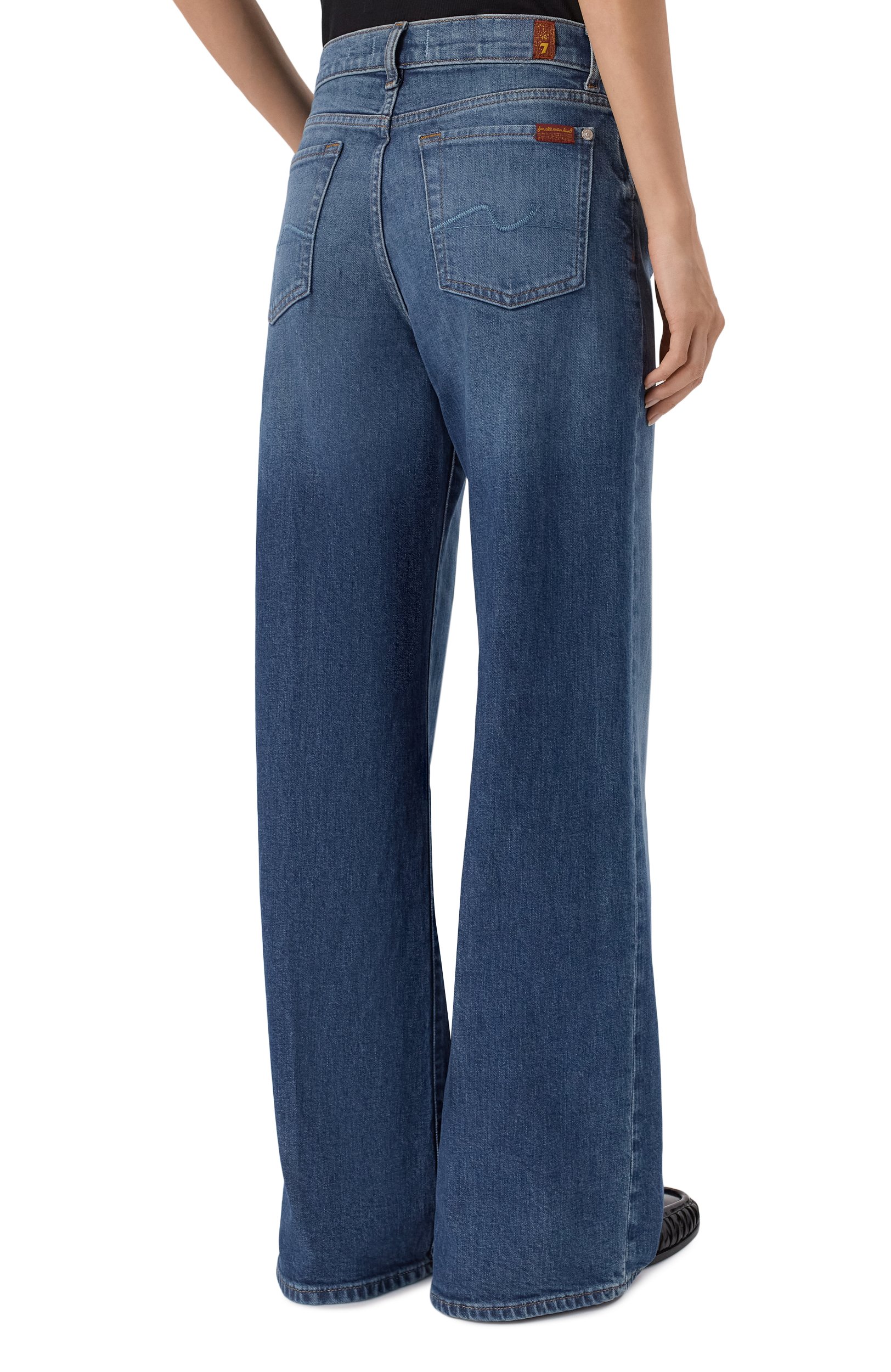 Джинсы lotta 7 FOR ALL MANKIND синего цвета по цене 31900 руб., арт. 7U8E0K85-3NG, фото 4 Джинсы lotta 7 FOR ALL MANKIND, арт. 7U8E0K85-3NG, фото 4