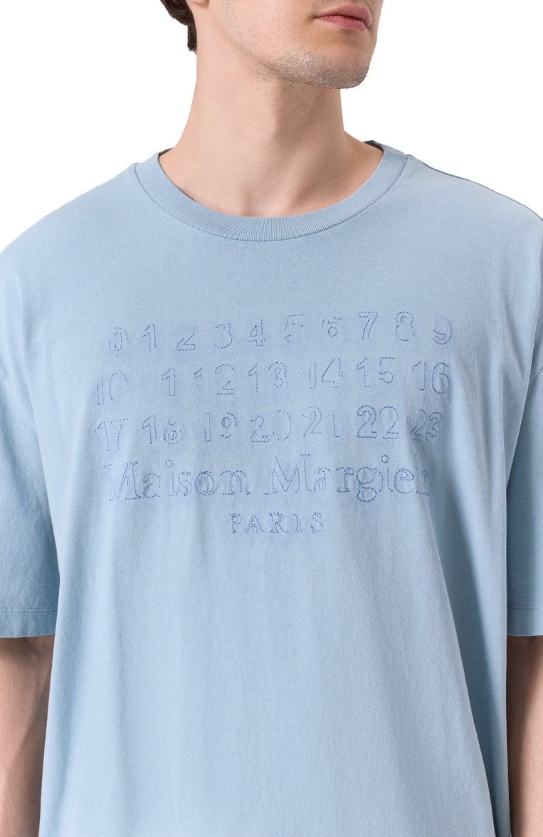 Мужская хлопковая футболка MAISON MARGIELA голубого цвета, арт. S50GC0705/S24567 | Фото 5 (Рукава: 3/4; Длина (для топов): Удлиненные; Материал внешний: Хлопок; Стили: Гранж; Принт: Без принта; Мужское Кросс-КТ: Футболка-одежда; Автоматизация ТО: Проставлено; Детали: Декор; Автоматизация состава: Проставлено)