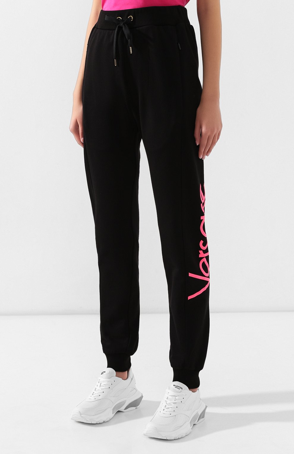 Хлопковые джоггеры VERSACE черного цвета по цене 79950 руб., арт. A83923/A227994, фото 3 Хлопковые джоггеры VERSACE, арт. A83923/A227994, фото 3