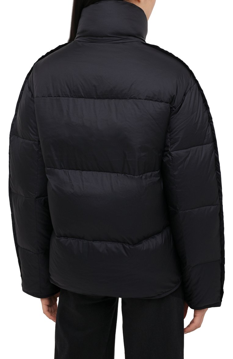 Женский пуховик ACNE STUDIOS черного цвета, арт. A90298 | Фото 4 (Длина (верхняя одежда): Короткие; Материал утеплителя: Пух и перо; Материал подклада: Синтетический материал; Рукава: Длинные; Материал внешний: Синтетический материал; Стили: Кэжуэл, Минимализм; Кросс-КТ: Пуховик; Региональные ограничения белый список (Axapta Mercury): RU)