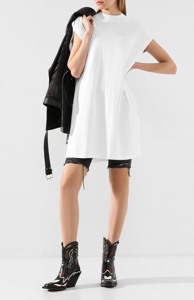 Хлопковая футболка VETEMENTS белого цвета по цене 37600 руб., арт. SS20TR210 1621/W/WHITE, фото 2 Хлопковая футболка VETEMENTS, арт. SS20TR210 1621/W/WHITE, фото 2