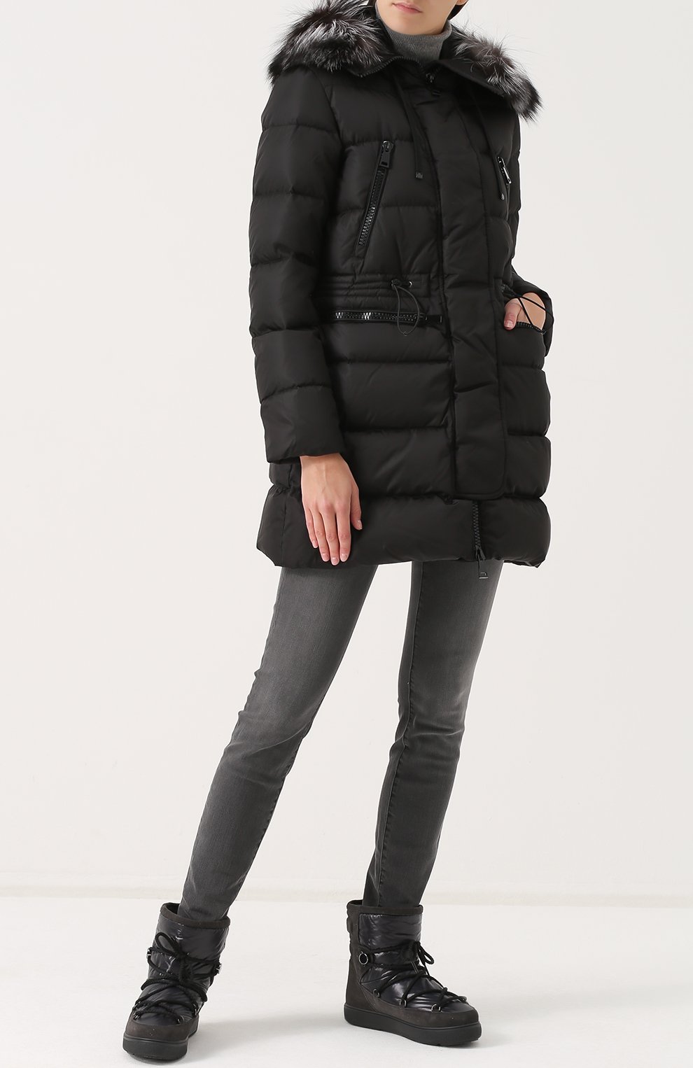 Приталенный стеганый пуховик с меховой отделкой капюшона MONCLER, арт. C2-093-49885-25-54155, фото 2