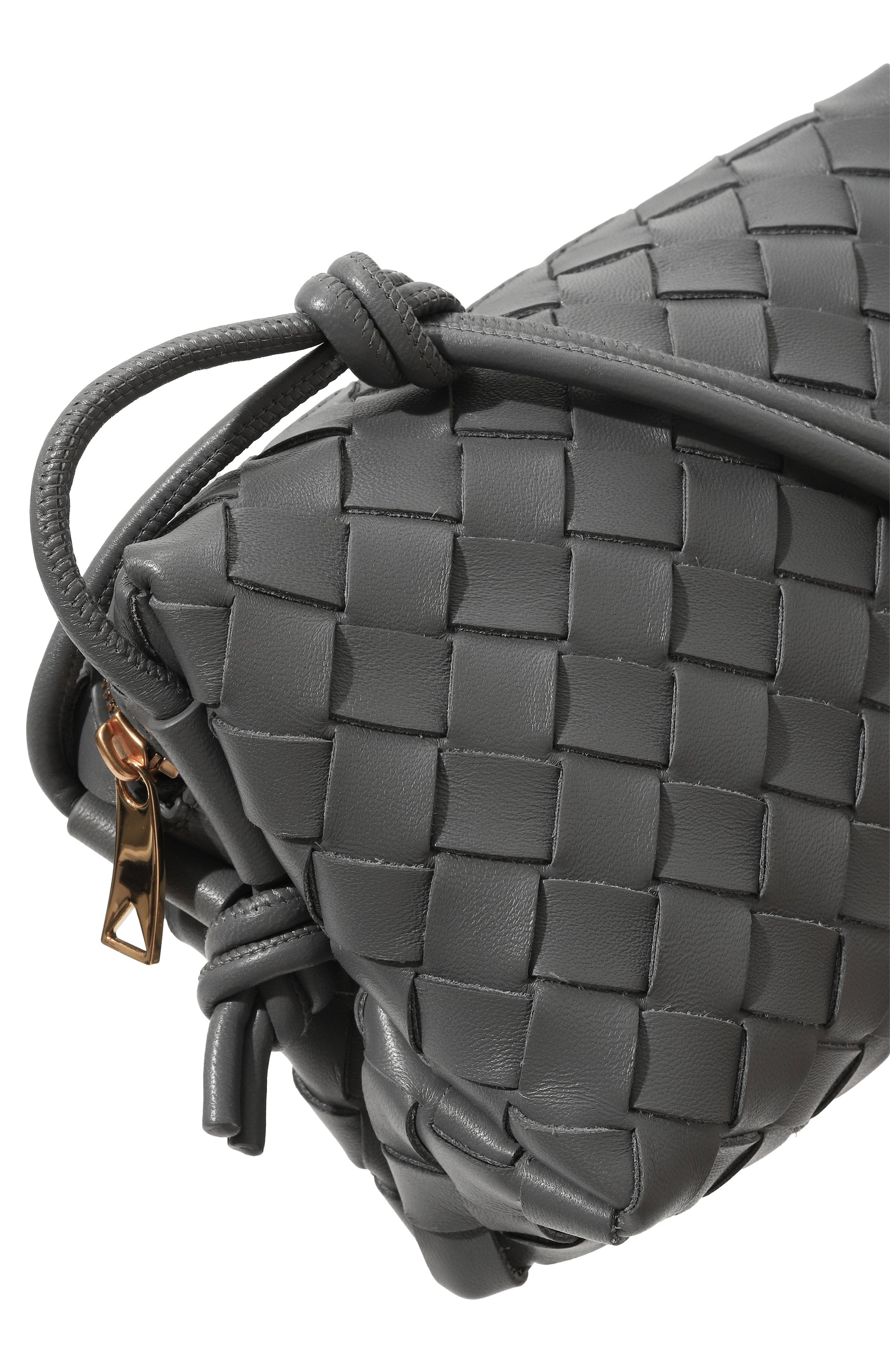 Сумка loop mini BOTTEGA VENETA серого цвета по цене 262500 руб., арт. 680254/V1G11, фото 3 Сумка loop mini BOTTEGA VENETA, арт. 680254/V1G11, фото 3