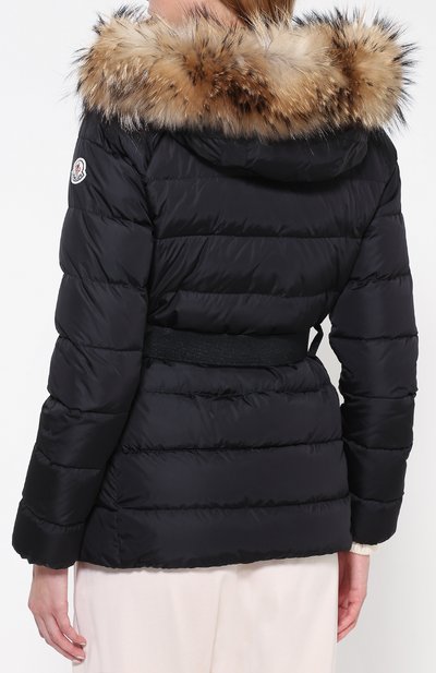 Стеганый пуховик с меховой отделкой капюшона и поясом MONCLER черного цвета по цене 183500 руб., арт. B2-093-46877-25-68065, фото 4 Стеганый пуховик с меховой отделкой капюшона и поясом MONCLER, арт. B2-093-46877-25-68065, фото 4