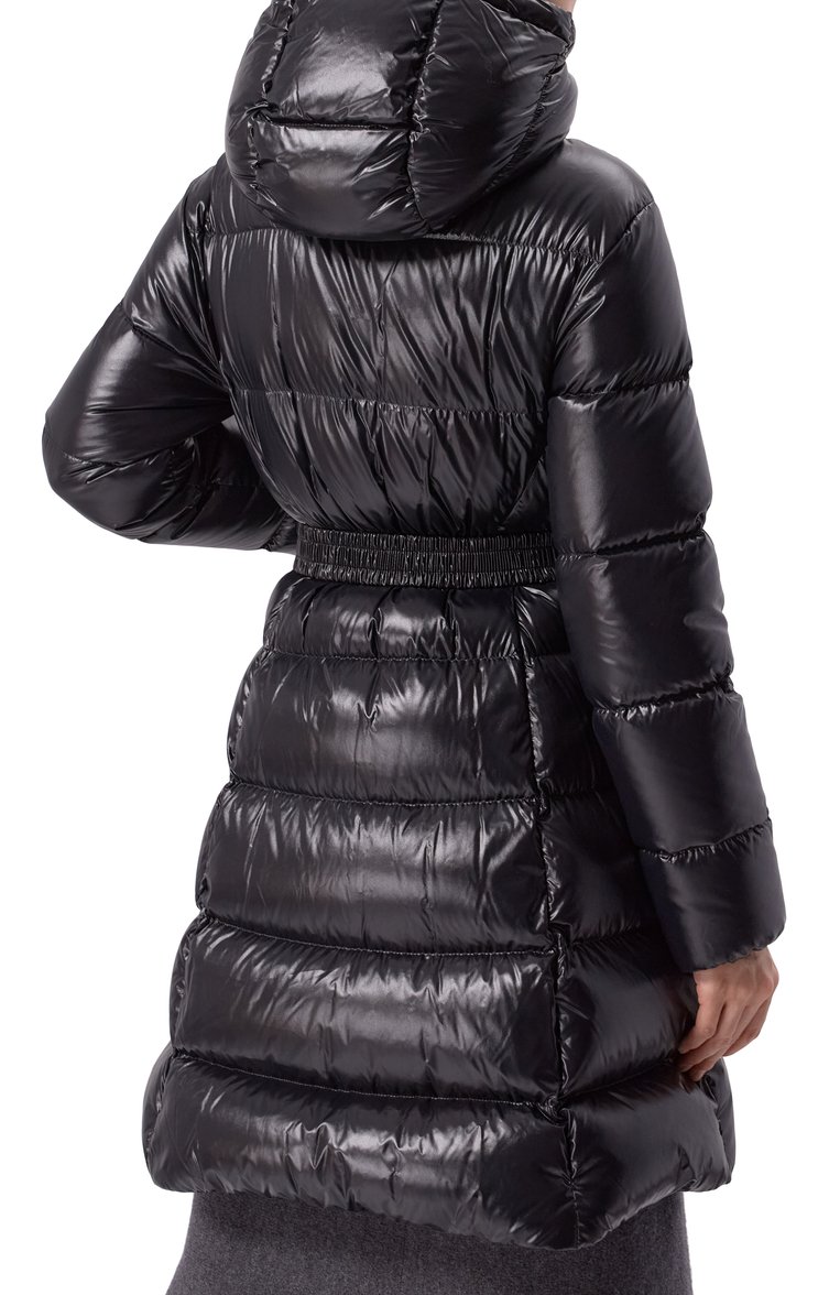 Женский пуховик bellevue MONCLER черного цвета, арт. 1C000-38-5963V | Фото 4 (Рукава: Длинные; Материал подклада: Синтетический материал; Длина (верхняя одежда): До середины бедра; Стили: Кэжуэл; Кросс-КТ: Пуховик; Материал внешний: Синтетический материал)