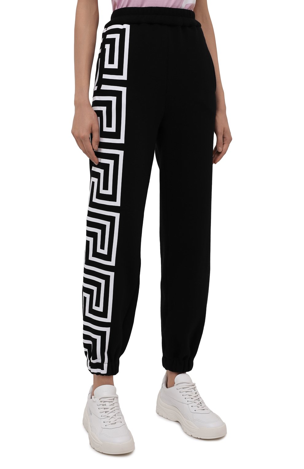 Хлопковые джоггеры VERSACE черного цвета по цене 69950 руб., арт. 1001053/1A01174, фото 3 Хлопковые джоггеры VERSACE, арт. 1001053/1A01174, фото 3