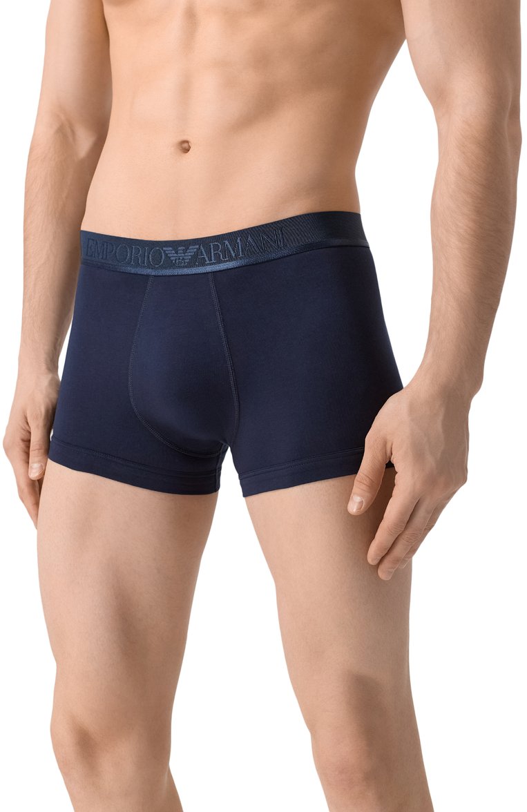 Мужские комплект из трех боксеров EMPORIO ARMANI темно-синего цвета, арт. EM000259/AF10780 | Фото 2 (Трусы М: Боксеры; Материал внешний: Хлопок; Нос: Не проставлено; Кросс-КТ: бельё; Мужское Кросс-КТ: Трусы)