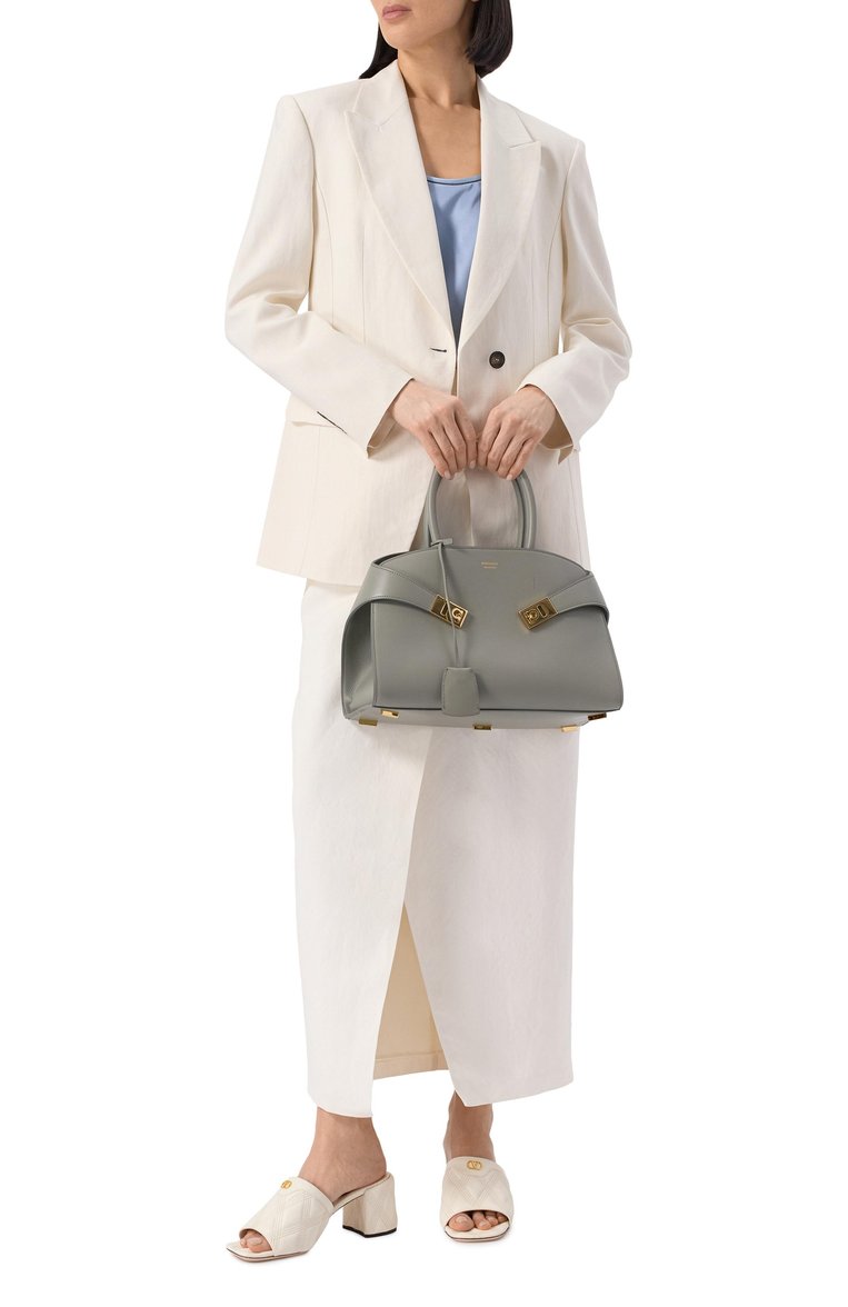 Женская сумка hug medium FERRAGAMO серого цвета, арт. 215608/775279 | Фото 7 (Размер: medium; Материал: Натуральная кожа; Ремень/цепочка: На ремешке)