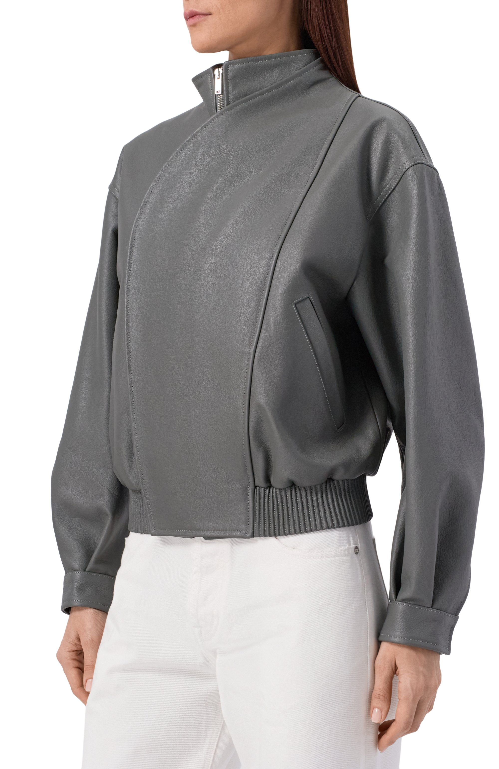 Кожаный бомбер ARMARIUM серого цвета по цене 299500 руб., арт. ARMFWJ022/LE08, фото 3 Кожаный бомбер ARMARIUM, арт. ARMFWJ022/LE08, фото 3