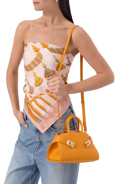 Сумка hug xs FERRAGAMO оранжевого цвета по цене 287000 руб., арт. 215975/784586, фото 2 Сумка hug xs FERRAGAMO, арт. 215975/784586, фото 2