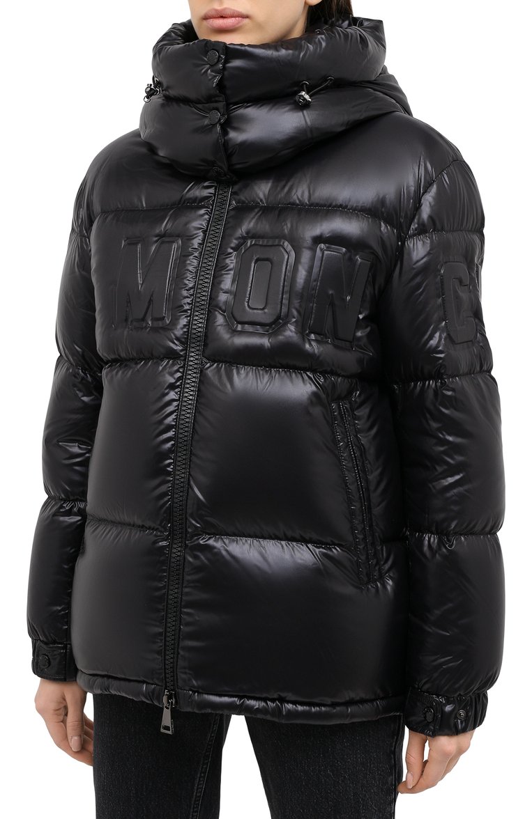 Женский пуховик MONCLER черного цвета, арт. F2-093-1A52E-40-68991 | Фото 4 (Материал подклада: Синтетический материал; Материал внешний: Синтетический материал; Материал утеплителя: Пух и перо; Длина (верхняя одежда): Короткие; Рукава: Длинные; Женское Кросс-КТ: Пуховик-куртка; Стили: Кэжуэл; Кросс-КТ: Пуховик; Драгоценные камни: Проставлено; Материал сплава: Проставлено)