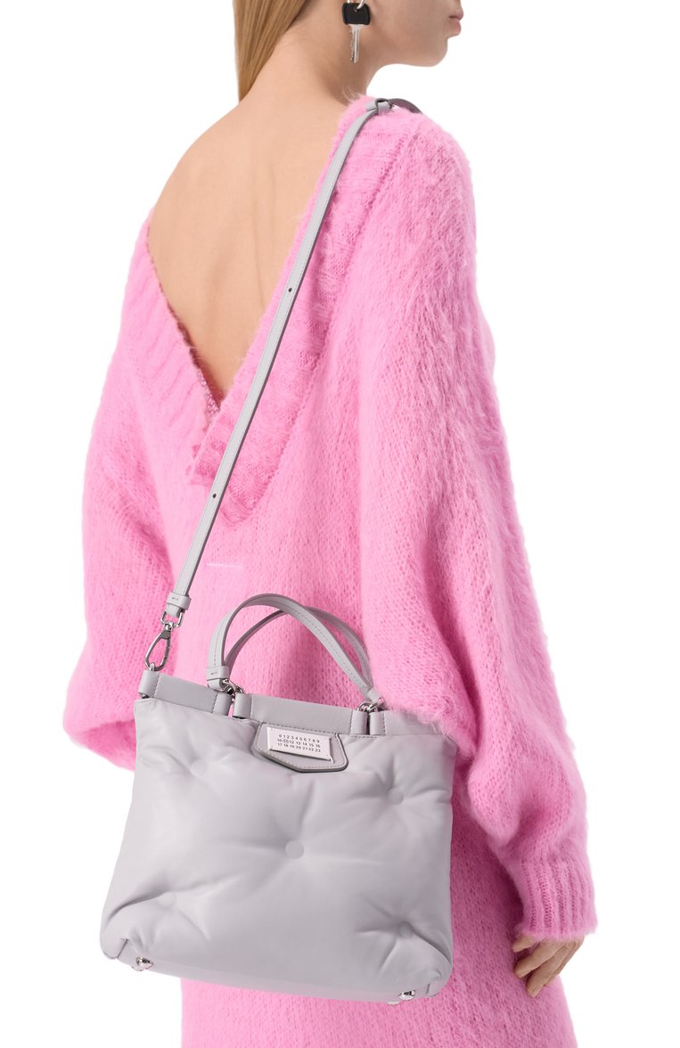 Женская сумка glam slam small MAISON MARGIELA светло-серого цвета, арт. S56WD0133/P4300 | Фото 2 (Материал: Натуральная кожа; Материал сплава: Проставлено; Ремень/цепочка: На ремешке; Размер: small; Драгоценные камни: Проставлено)