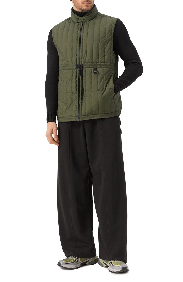 Мужской жилет 5 moncler craig green MONCLER GENIUS хаки цвета, арт. 1A00013/M1721 | Фото 2 (Материал внешний: Синтетический материал; Материал подклада: Синтетический материал; Длина (верхняя одежда): Короткие; Мужское Кросс-КТ: жилеты-тонкие; Стили: Милитари)