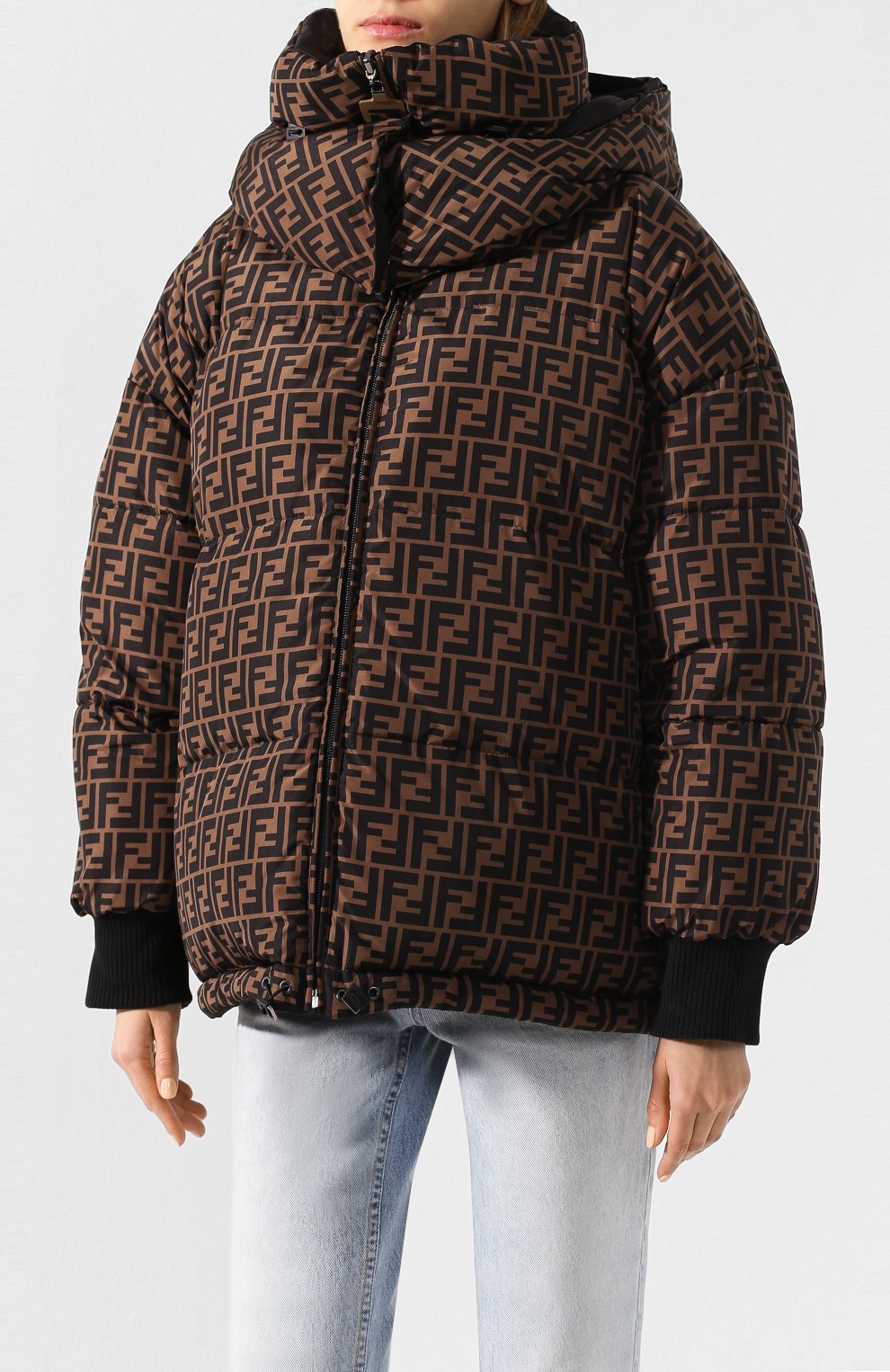 Пуховик FENDI черного цвета по цене 299500 руб., арт. FAA439 AB3P, фото 6 Пуховик FENDI, арт. FAA439 AB3P, фото 6