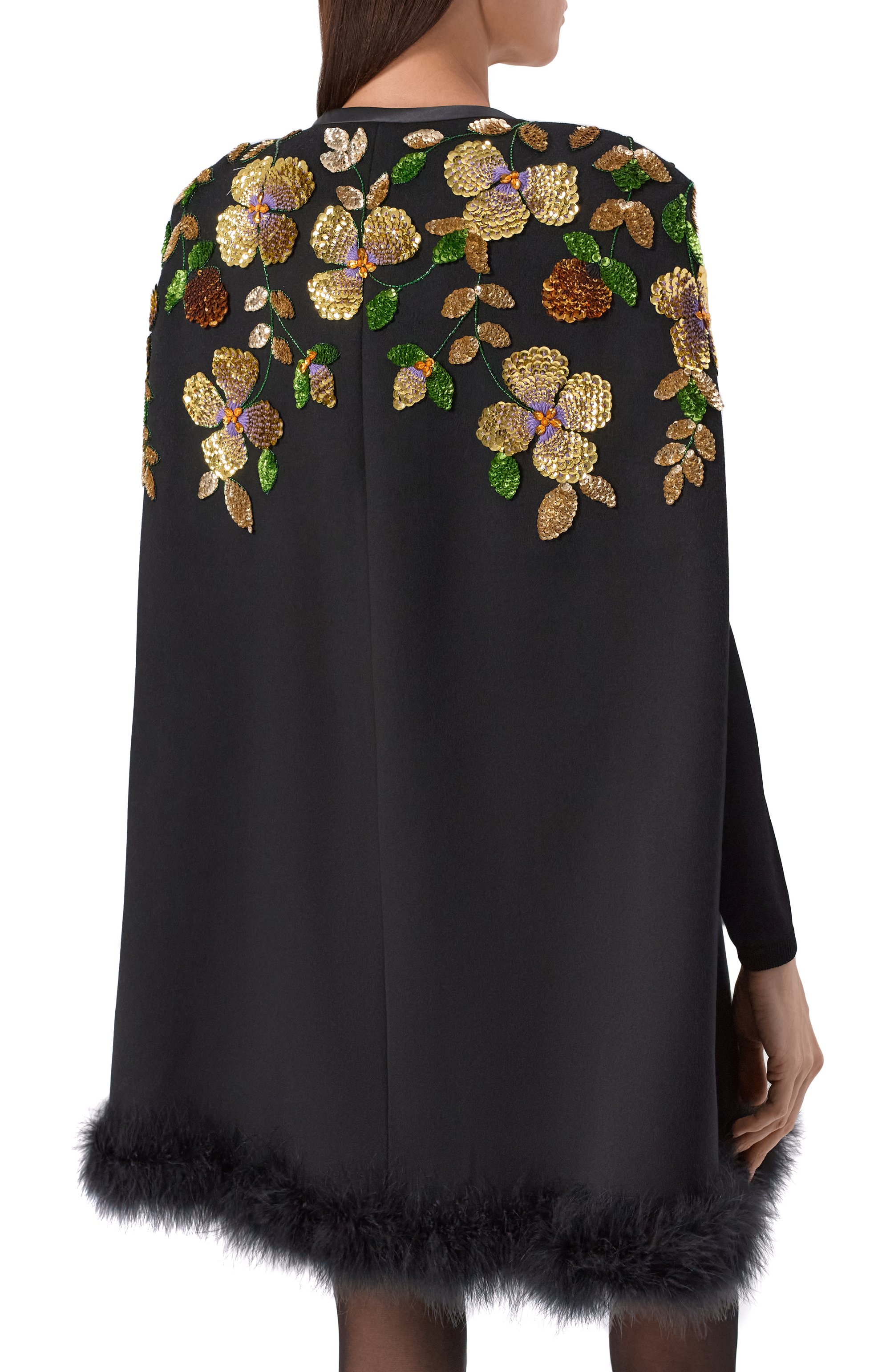 Кейп из шерсти и кашемира VALENTINO черного цвета по цене 1170000 руб., арт. 8B3CG4Y5/6JA, фото 4 Кейп из шерсти и кашемира VALENTINO, арт. 8B3CG4Y5/6JA, фото 4