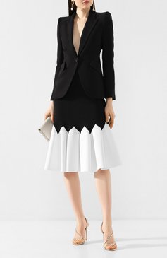 Женская юбка ALEXANDER MCQUEEN черно-белого цвета, арт. 610728/Q1AMC | Фото 2 (Материал внешний: Синтетический материал, Вискоза; Длина Ж (юбки, платья, шорты): Миди; Статус проверки: Проверена категория; Женское Кросс-КТ: Юбка-одежда; Драгоценные камни: Проставлено; Материал сплава: Проставлено)
