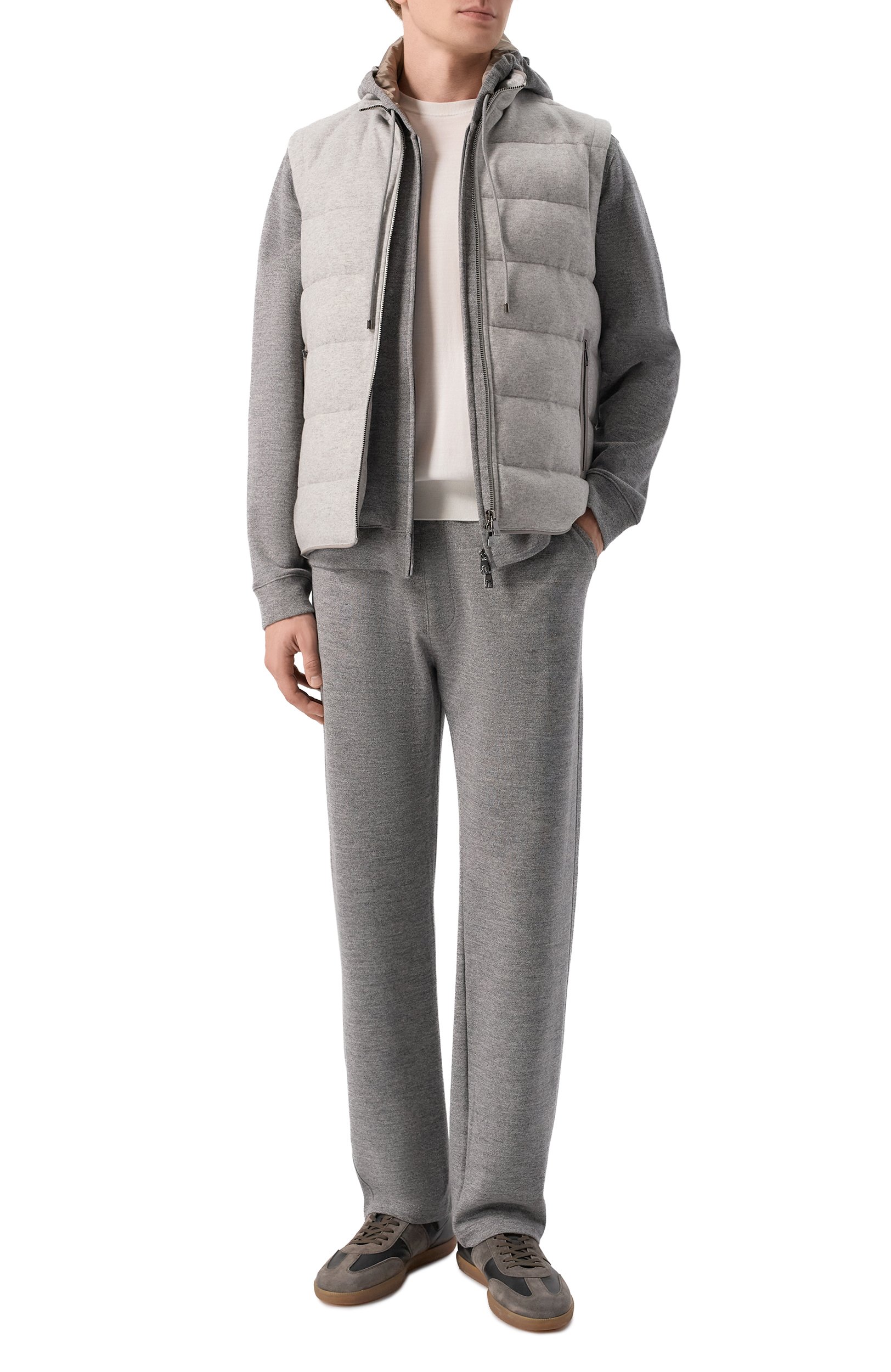 Утепленный жилет CORNELIANI светло-серого цвета по цене 118000 руб., арт. 28C5U0/2A20111, фото 2 Утепленный жилет CORNELIANI, арт. 28C5U0/2A20111, фото 2