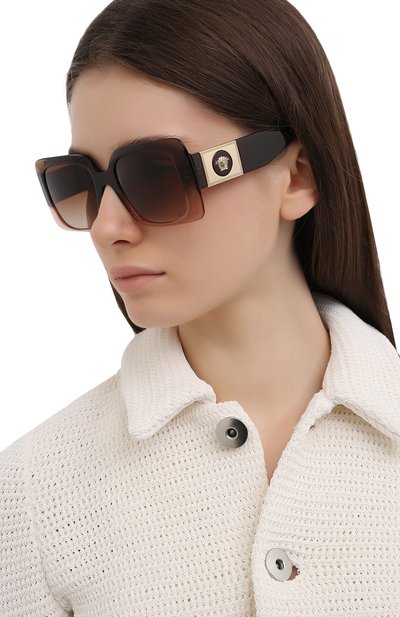 Солнцезащитные очки VERSACE коричневого цвета по цене 22250 руб., арт. 4405-533213, фото 2 Солнцезащитные очки VERSACE, арт. 4405-533213, фото 2