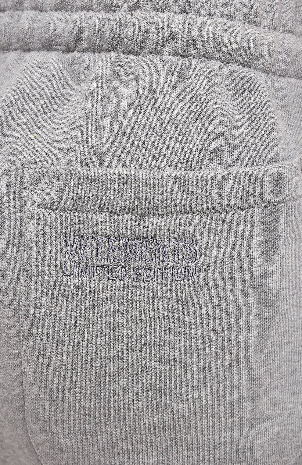 Хлопковые джоггеры VETEMENTS серого цвета по цене 59900 руб., арт. ME51PA820G 1601, фото 5 Хлопковые джоггеры VETEMENTS, арт. ME51PA820G 1601, фото 5