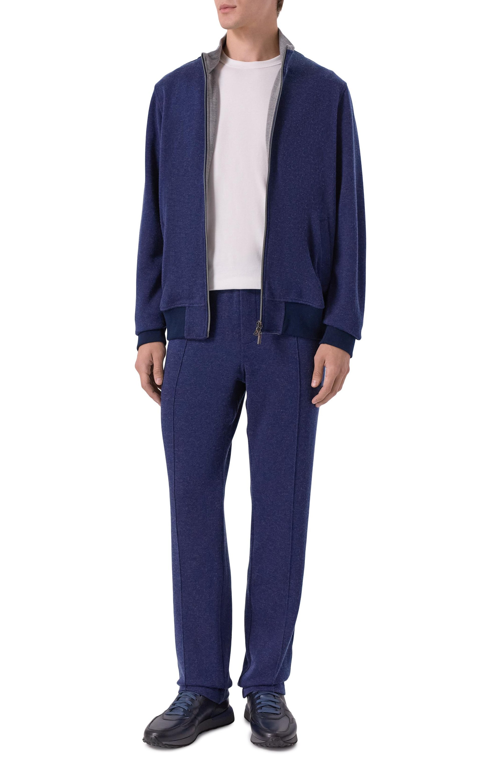 Толстовка CAPOBIANCO темно-синего цвета по цене 106000 руб., арт. 19M457.CM00./58, фото 2 Толстовка CAPOBIANCO, арт. 19M457.CM00./58, фото 2