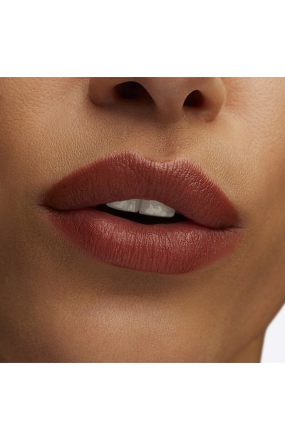 Губная помада lustreglass sheer-shine lipstick, оттенок can't dull my shine (3,5g) MAC цвета по цене 3390 руб., арт. SB48-06, фото 4 Губная помада lustreglass sheer-shine lipstick, оттенок can't dull my shine (3,5g) MAC, арт. SB48-06, фото 4