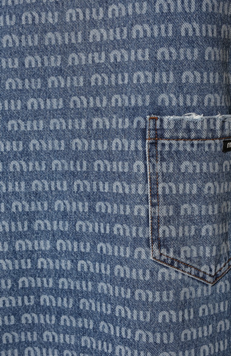 Женское джинсовое платье MIU MIU голубого цвета, арт. GWA186-10DP-F0013 | Фото 5 (Материал внешний: Хлопок, Деним; Длина Ж (юбки, платья, шорты): Мини; Женское Кросс-КТ: Платье-одежда; Случай: Повседневный; Кросс-КТ: Деним; Стили: Гранж; Драгоценные камни: Проставлено; Материал сплава: Проставлено; Региональные ограничения белый список (Axapta Mercury): Не проставлено; Рукава: Без рукавов)