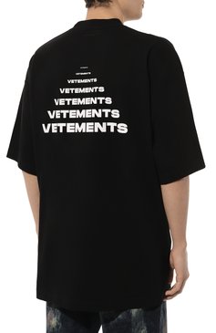 Мужская хлопковая футболка VETEMENTS черного цвета, арт. UE64TR140B | Фото 4 (Рукава: Короткие, 3/4; Принт: С принтом; Длина (для топов): Удлиненные; Материал сплава: Проставлено; Материал внешний: Хлопок; Драгоценные камни: Проставлено)