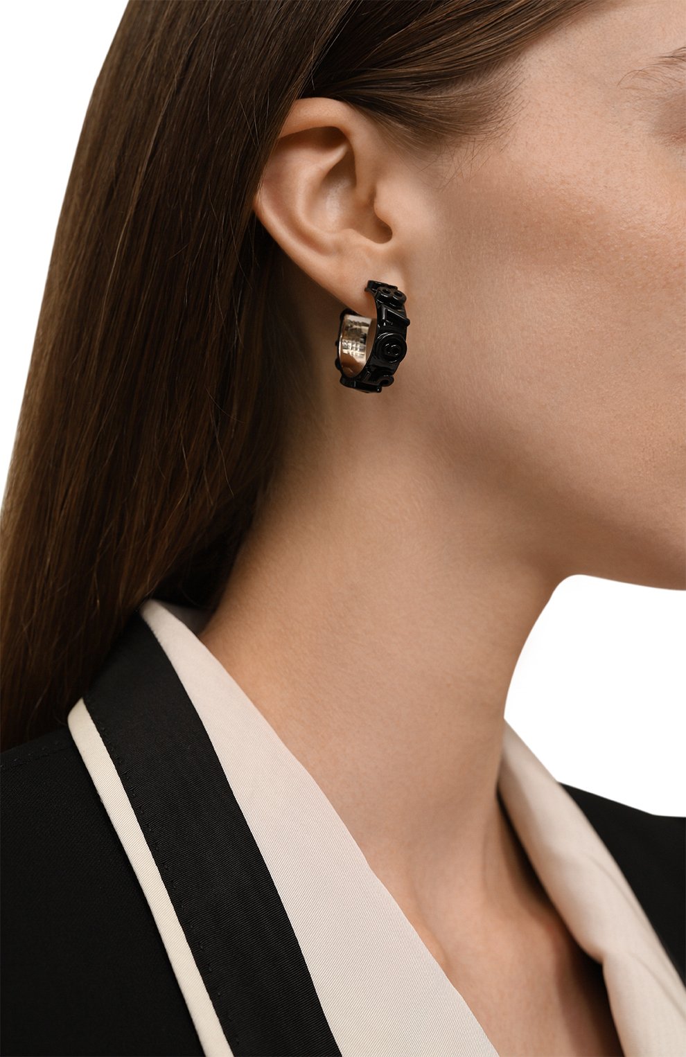 Серьги MM6 черного цвета по цене 35050 руб., арт. SM7VG0070 P6686, фото 2 Серьги MM6, арт. SM7VG0070 P6686, фото 2