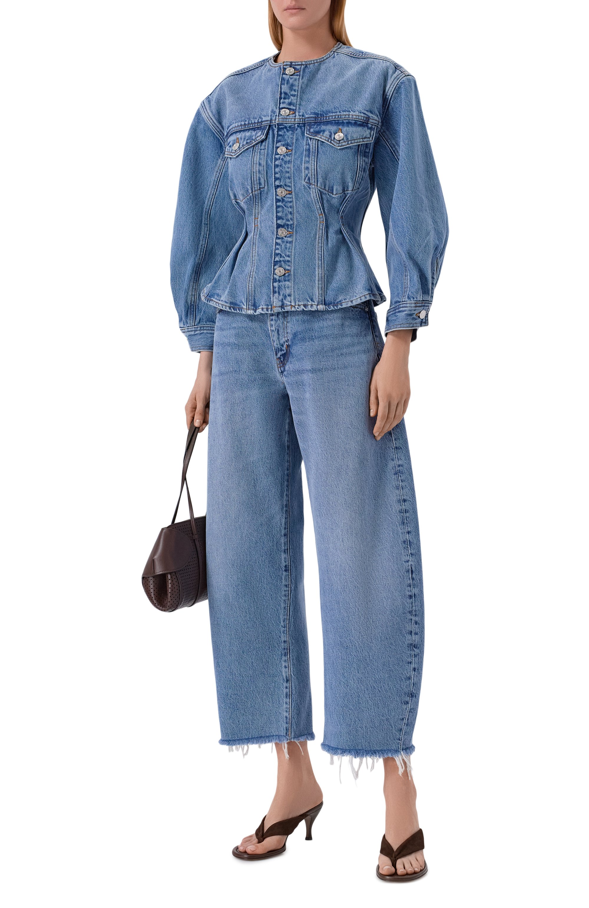 Джинсы the bubble crop FRAME DENIM голубого цвета по цене 47500 руб., арт. 2027RF210, фото 2 Джинсы the bubble crop FRAME DENIM, арт. 2027RF210, фото 2