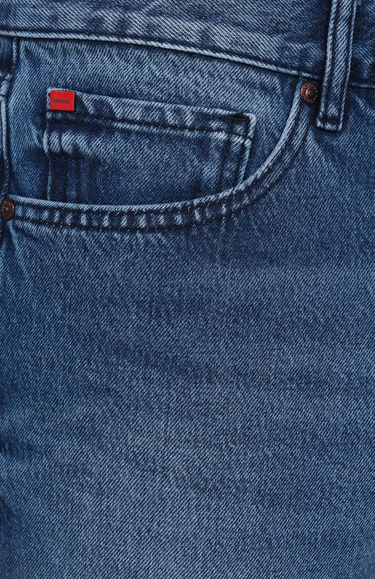 Мужские джинсы tapered fit HUGO синего цвета, арт. 50537707 | Фото 6 (Материал внешний: Хлопок, Деним; Длина (брюки, джинсы): Стандартные; Силуэт М (брюки): Широкие; Кросс-КТ: Деним; Детали: Делаве; Стили: Повседневный; Автоматизация ТО: Проставлено; Автоматизация состава: Проставлено)