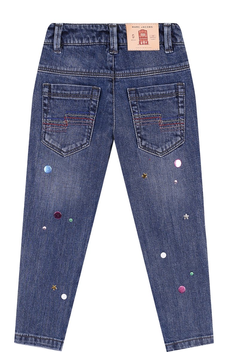Детские джинсы с металлизированной отделкой MARC JACOBS (THE) синего цвета, арт. W14189/6A-12A | Фото 2 (Материал внешний: Хлопок; Статус проверки: Проверено; Кросс-КТ: джинсы; Детали: Потертости, Декор; Материал сплава: Проставлено, Проверено; Нос: Не проставлено; Ростовка одежда: 9 лет | 134 см, 12 лет | 152 см, 5 лет | 110 см, 7 лет | 122 см)