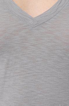 Женская хлопковая футболка JAMES PERSE светло-серого цвета, арт. WUA3695 | Фото 5 (Принт: Без принта; Рукава: Короткие; Длина (для топов): Стандартные; Материал сплава: Проставлено; Материал внешний: Хлопок; Драгоценные камни: Проставлено; Стили: Кэжуэл)